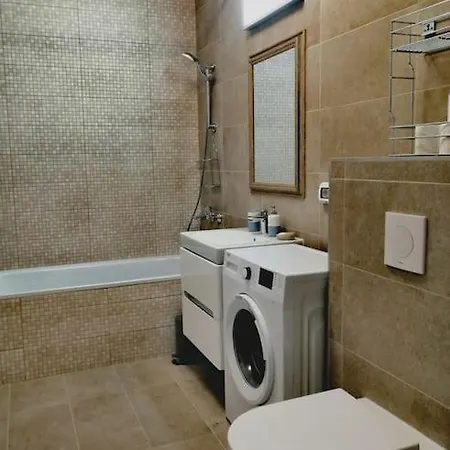 Luxury 1-bedroom Free Parking *