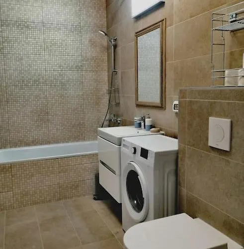 Luxury 1-bedroom Free Parking *